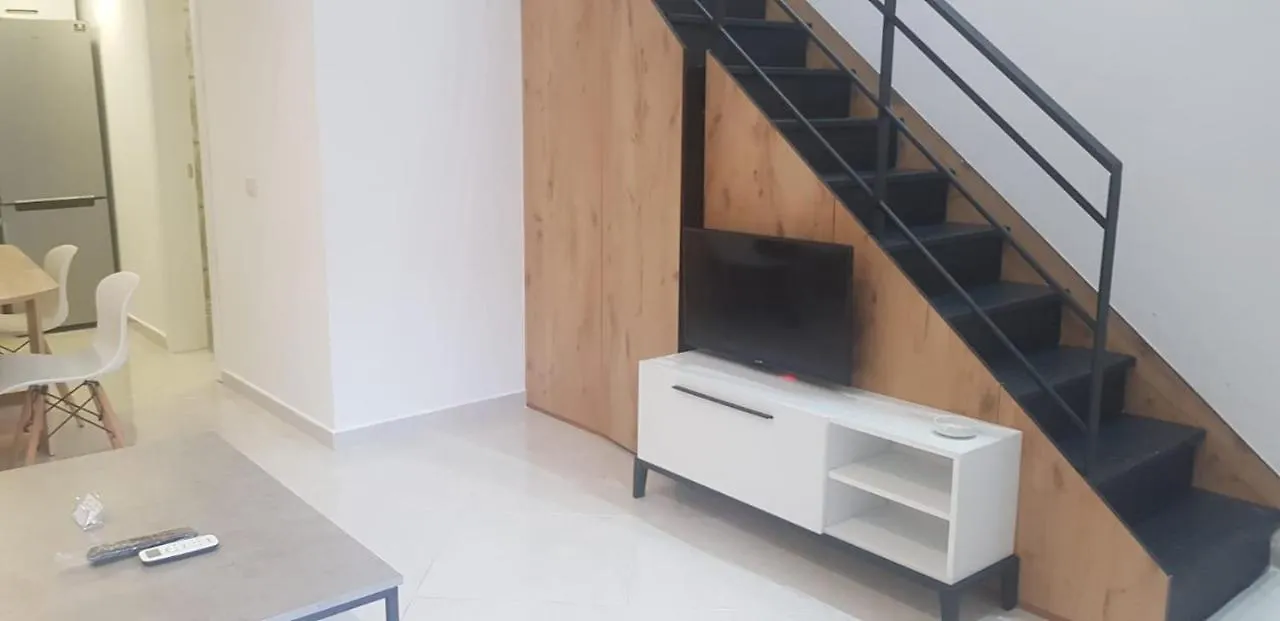 Lovely Duplex Apartment With Patio, 100M From The Beach! Vlorë