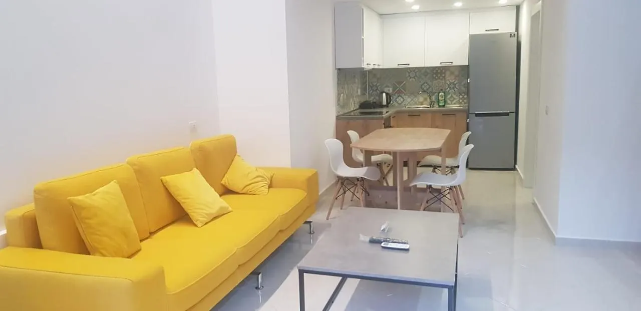 Lovely Duplex Apartment With Patio, 100M From The Beach! Vlorë