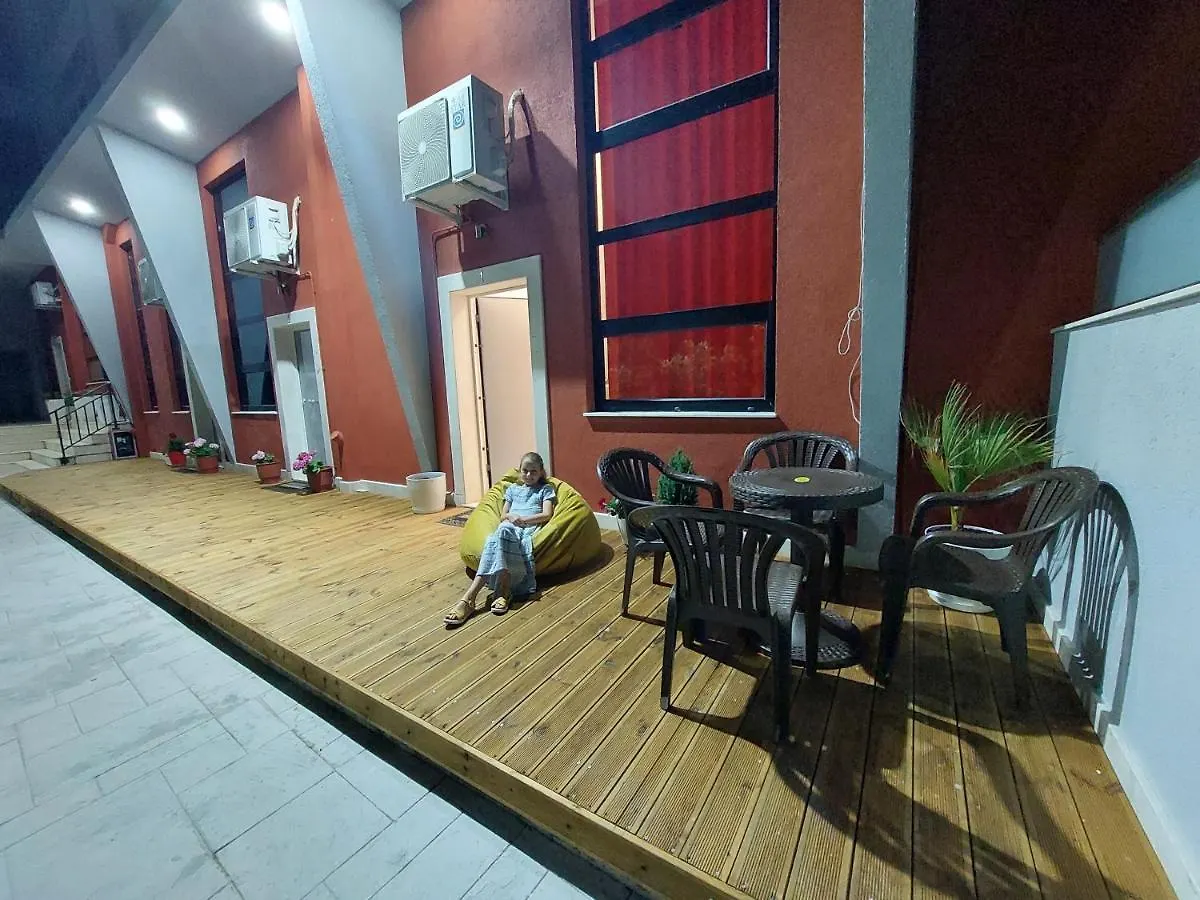Lovely Duplex Apartment With Patio, 100M From The Beach! Vlorë Albanien