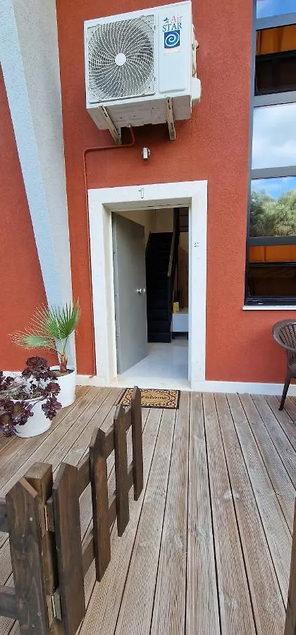 Lovely Duplex Apartment With Patio, 100M From The Beach! Vlorë