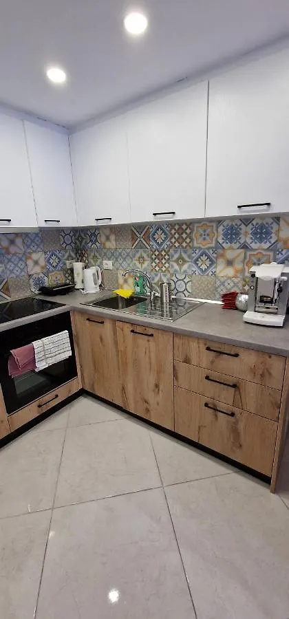 Lovely Duplex Apartment With Patio, 100M From The Beach! Vlorë